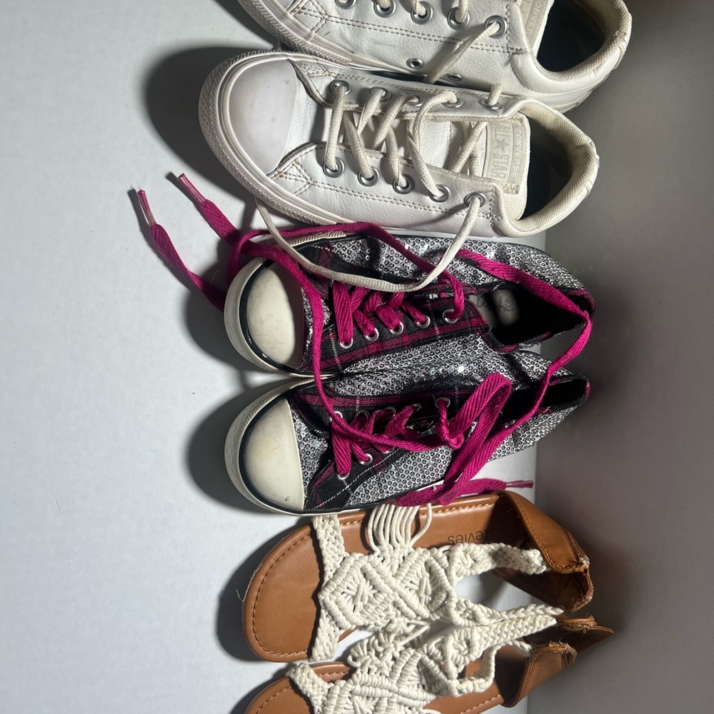 Kids size 1 converse shoe lot